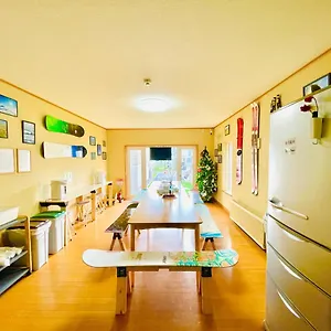https://yellow-house-niseko.hokkaidohotelsjapan.com